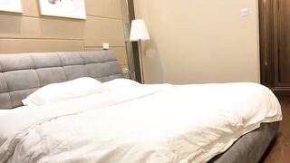 我還要洗衣服 不想跟你玩 小少婦身材豐滿洗完澡做個面膜 上床就開操