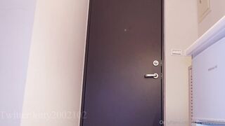 台灣潮妹「kitty2002102」性愛私拍 外賣叫餐勾引外賣員 聲稱有女友 還不是被我操了一頓 最後內射進來