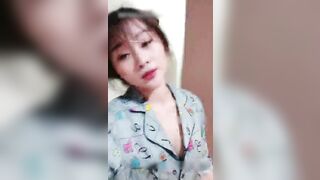 漂亮美女的淫蕩性生活 1