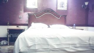 【趙總尋花】再約00後小蘿莉，乖巧軟萌，半純半欲，持久輸出幹得高潮迭起