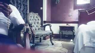 【趙總尋花】腰很軟眼鏡外圍少婦，輕鬆一字馬抱著向後下腰，特寫口交活不錯，抱起來操最後口爆