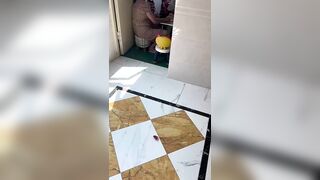 拉到廁所裡強操 最後內射到她的屁眼裡 干的太猛差點叫出來