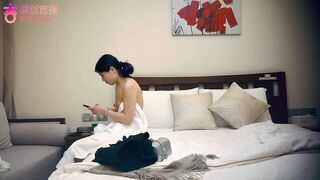 探花魚知歡-約炮精神小妹，背著男友出來兼職，格外的騷 剛插一會就進入了狀態