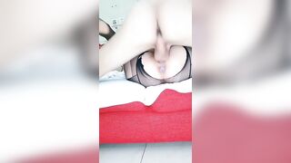 漂亮短髮黑絲少婦 無毛粉穴一插就出白漿 高潮大量噴水 水柱好粗 騷叫不停