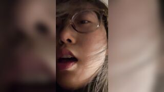 眼鏡美女與短屌男友自拍性愛影片1