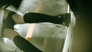 【廁拍】夜場KTV 全景後拍絲襪高跟美女大屁股 -13