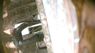 【廁拍】夜場KTV 全景後拍絲襪高跟美女大屁股 -21