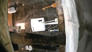 【廁拍】夜場KTV 全景後拍絲襪高跟美女大屁股 -23