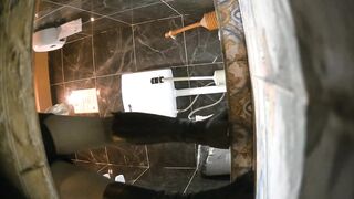 【廁拍】夜場KTV 全景後拍絲襪高跟美女大屁股 -25