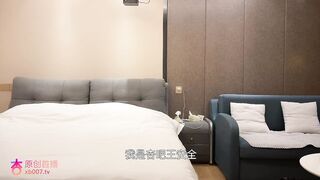 探花大神王安全-今天約了個19歲嬌小玲瓏的妹妹，有點童顏巨乳的感覺，太瘦小不耐操，才嘗試幾個姿勢就哭著給她老闆打電話說退錢不接了