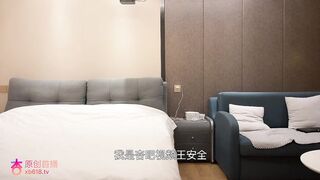 探花大神王安全-約了個剛破處沒多久的精神小妹，胸還在發育，準備換人了但她可憐兮兮的說服我就定了她，開始滿心歡喜的到後面被幹沉默了