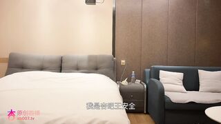 探花大神王安全-今天約的是個酷酷萌萌的小女孩，扛腿抽插到底，偷偷把套子拿了乾沒忍住給內射了，後面發脾氣加錢給她才笑了