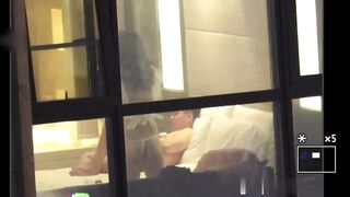 【五星級酒店窗外偷拍】中年騷婦上位騎乘很有節奏感3