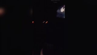 台灣潮妹「kitty」樓梯間做完還不夠，電影院解鎖新玩法，前面都是人超羞恥啦