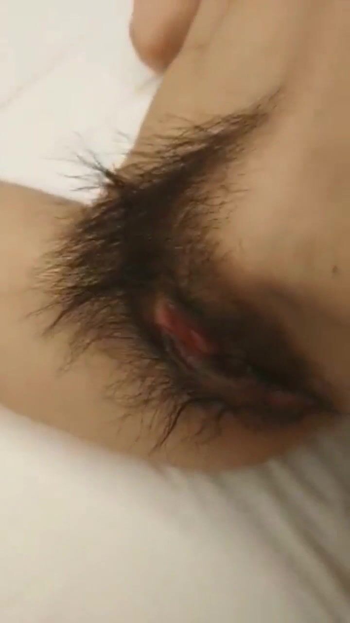 逼毛超級茂盛還沒操淫水已泛濫