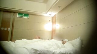 《台灣情侶泄密》娃娃音的美女護士被醫院領導潛規則
