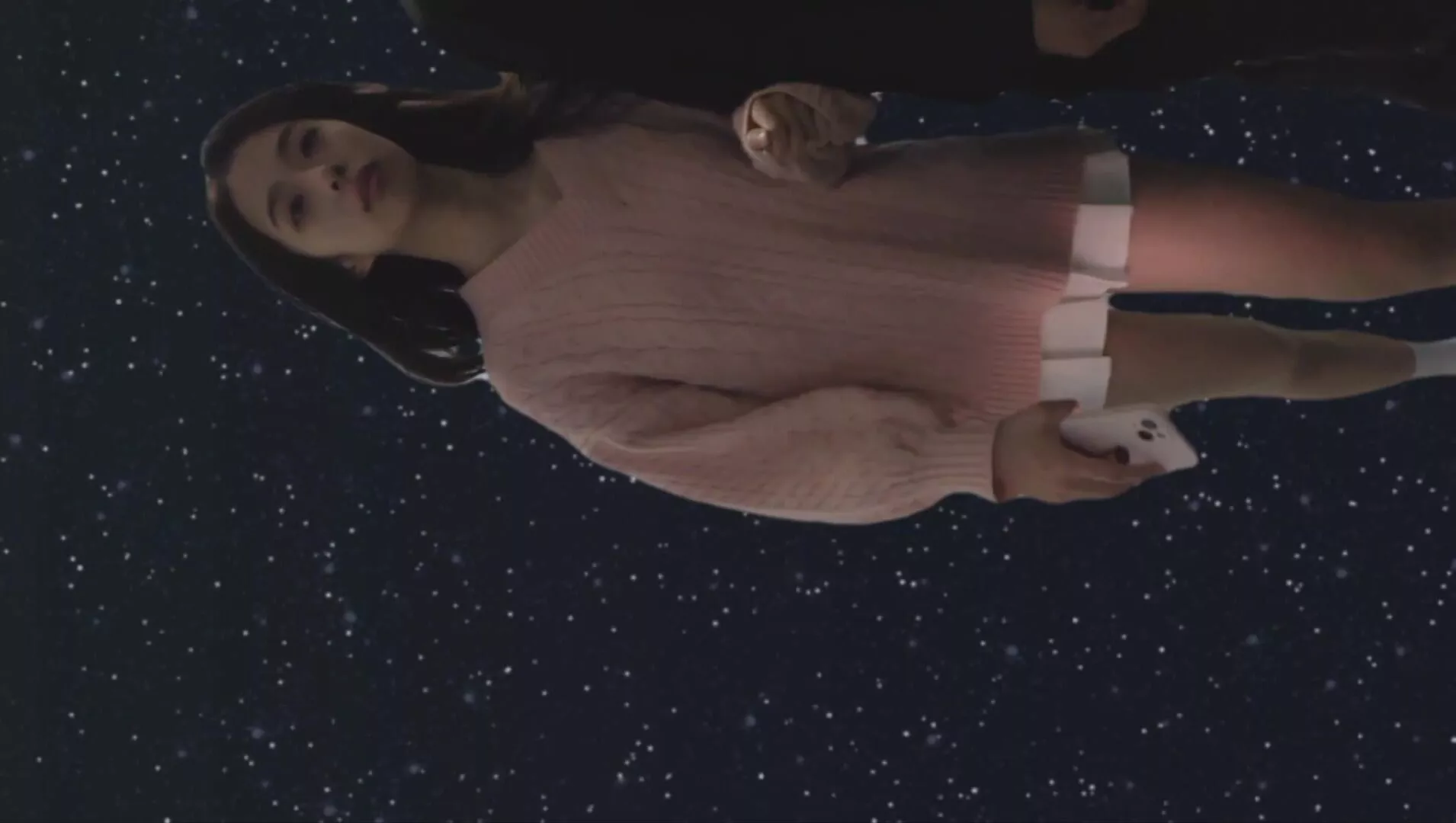 廁所偷拍氣質美女陪男友上廁所後入做愛喘息呻吟